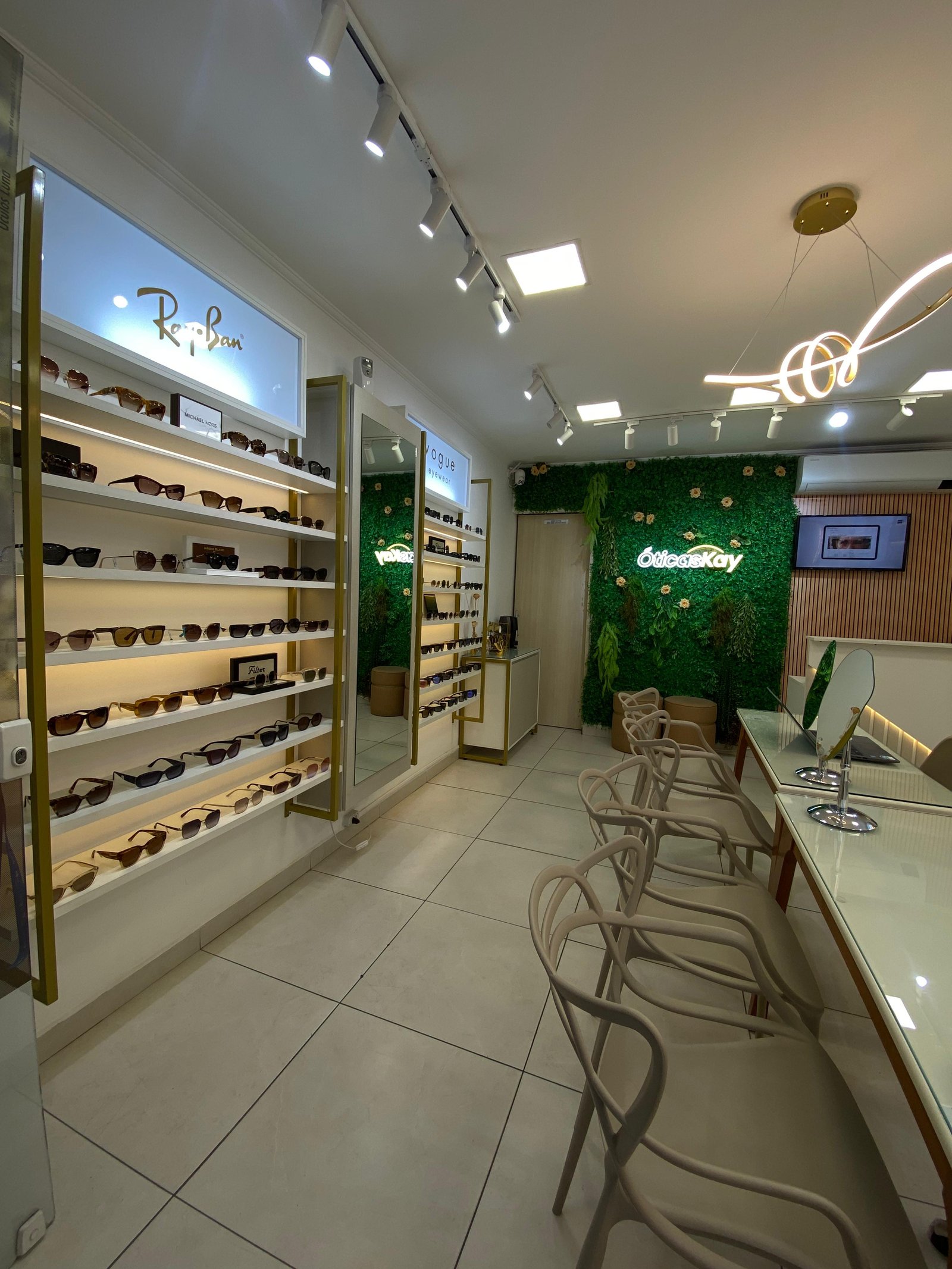 Interior Óticas Kay — Boqueirão